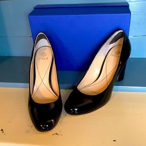 Black shiny Isolá heels